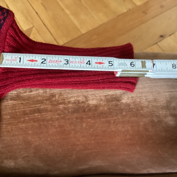 Poncho - Cape by Runa’s Crafts made- Ecuador -Burgundy/merlot  -Llamas-Cowl neck - Picture 10 of 13